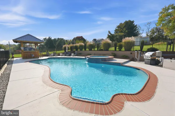2994 HOPE MILLS LN