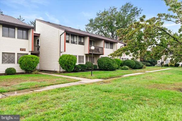 G 17 AVON DR
