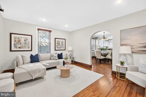 128 EACHUS AVE