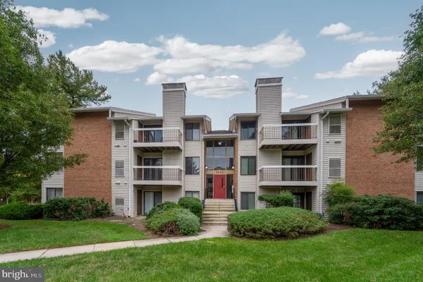 1113 CASTLE HARBOUR WAY 2B