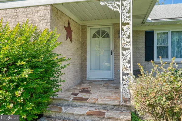 3707 INGLESIDE DR