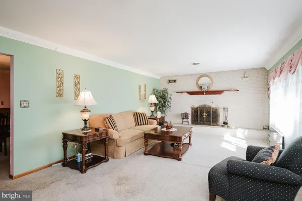 3707 INGLESIDE DR