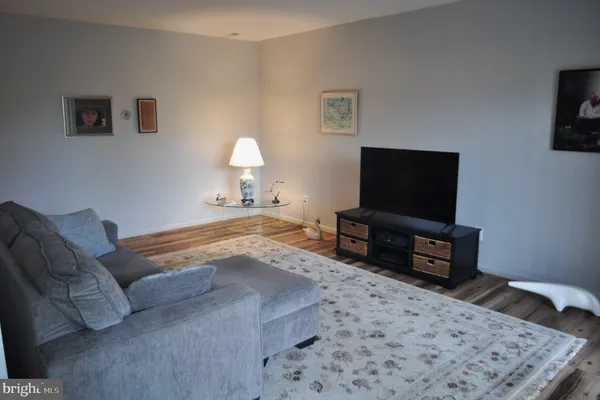 2 BALLINDINE CT 202