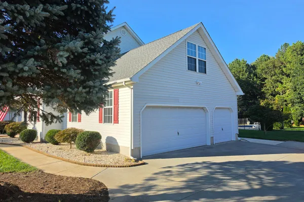 207 FIELDBROOK DR