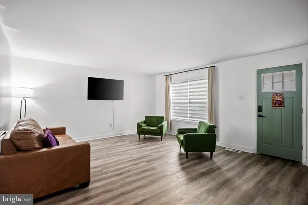 27 MEDFORD CT