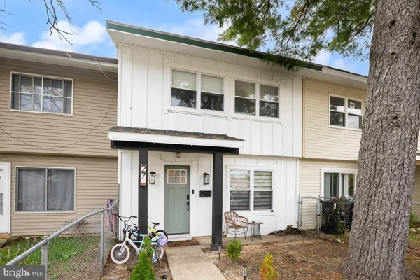 27 MEDFORD CT