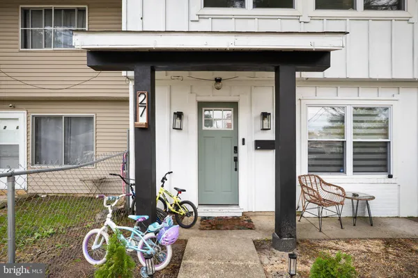 27 MEDFORD CT