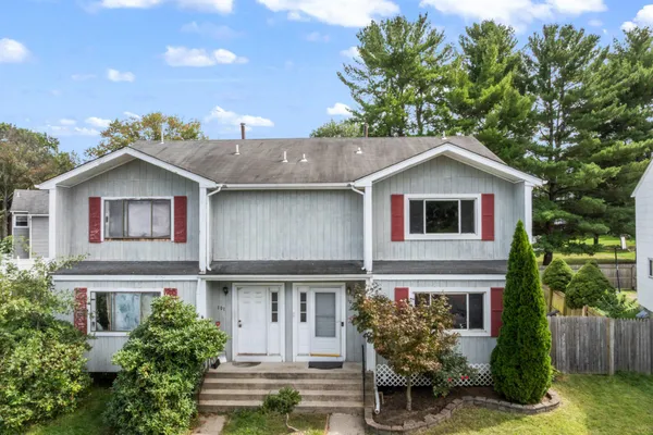 102 BENJAMIN CT