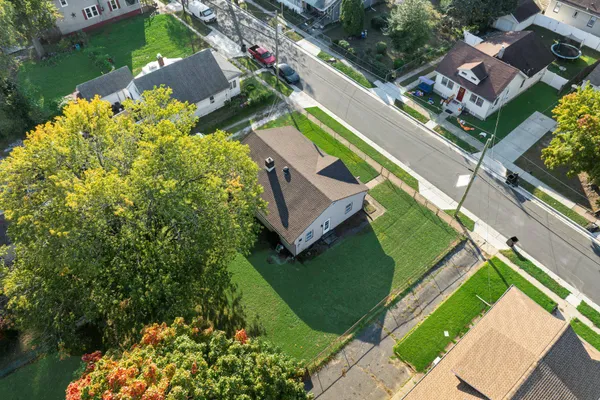 25 BARNARD AVE