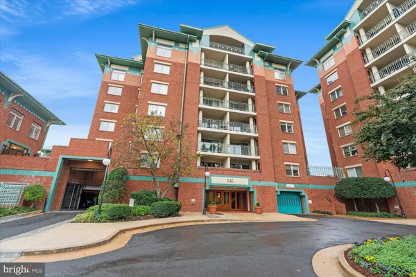 545 E BRADDOCK RD 203