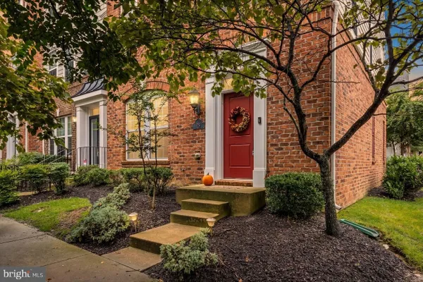 29 STEEPLECHASE DR