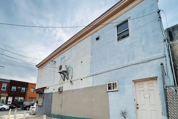 915 SNYDER AVE