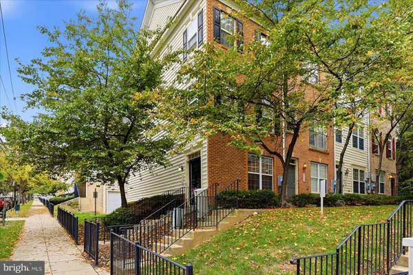 119 DANBURY SW
