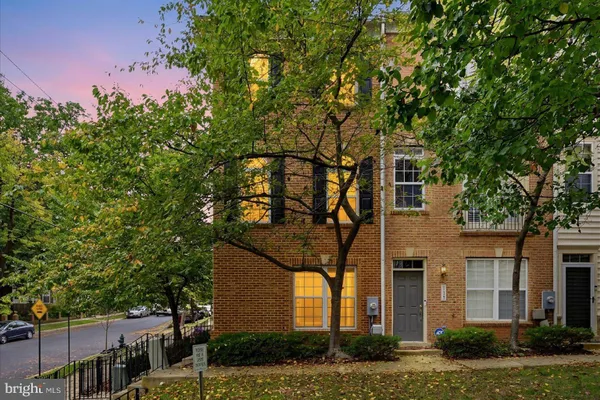 119 DANBURY SW