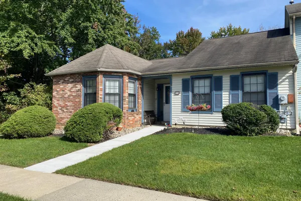 27 DEVON CT