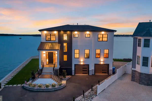 247 BAY DR