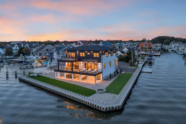 247 BAY DR