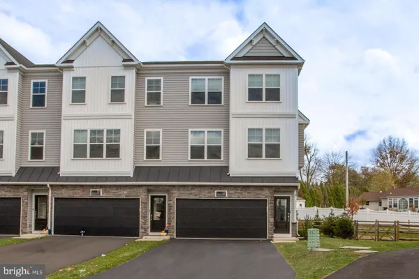 12 WARREN DR