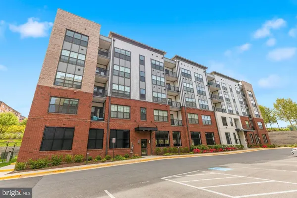 104 SAINT IVES PL 401