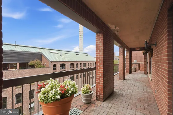1080 WISCONSIN AVE 1005