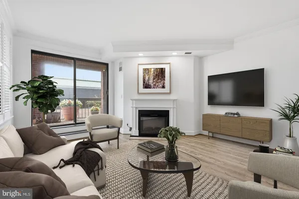 1080 WISCONSIN AVE 1005