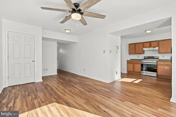 2454 GREENVIEW CMNS
