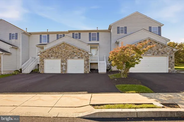2454 GREENVIEW CMNS