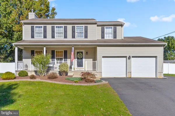 31 W CONSTITUTION DR
