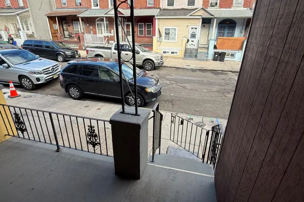 17 LEONARD AVE
