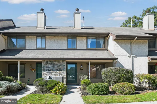 241 HAMPSHIRE DR