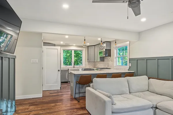 1046 CEDAR AVE