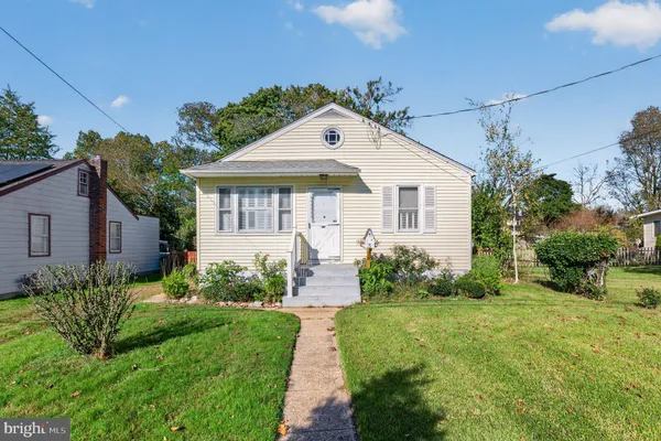 30 W MAPLE AVE