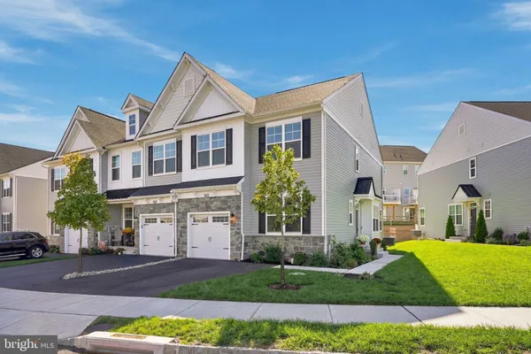 160 CHARLES LN