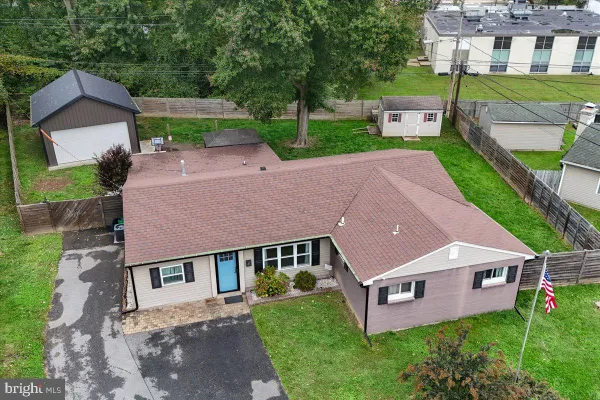 4 LONGVIEW DR