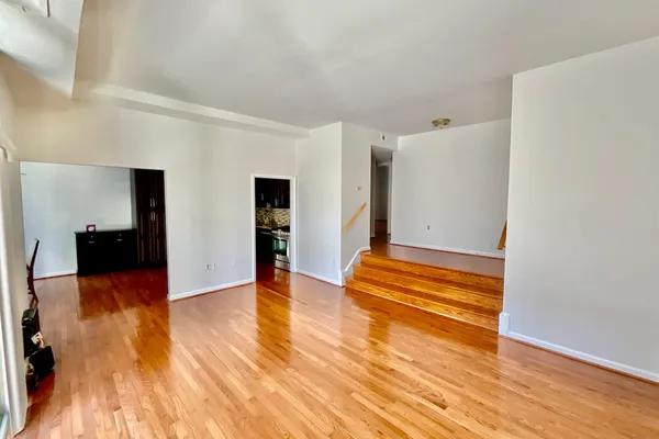 14428 PARKVALE RD 5
