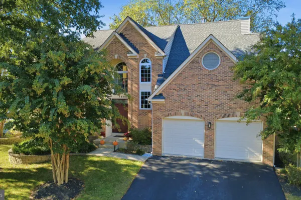 1600 CLARKS CT
