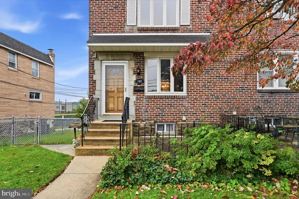240 W WYNCLIFFE AVE