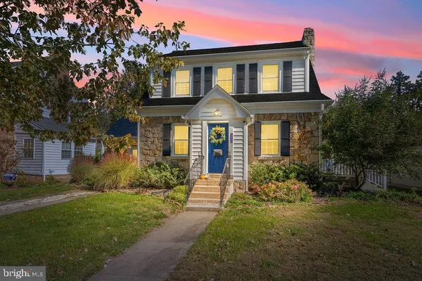 1111 KENMORE AVE