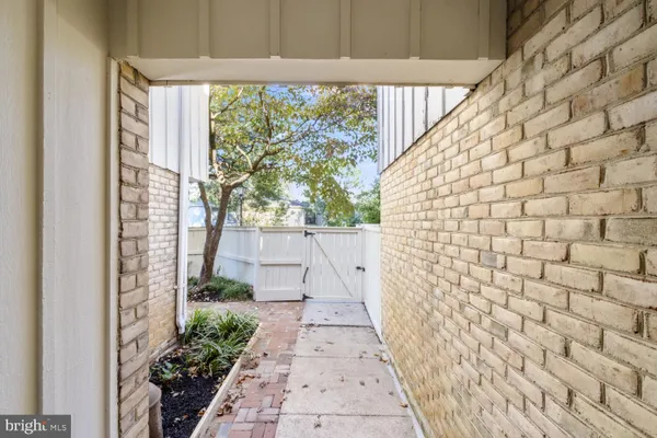 5822 BARNWOOD PL 9