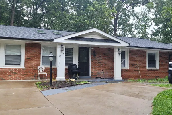 1114 S DICKENSON AVE
