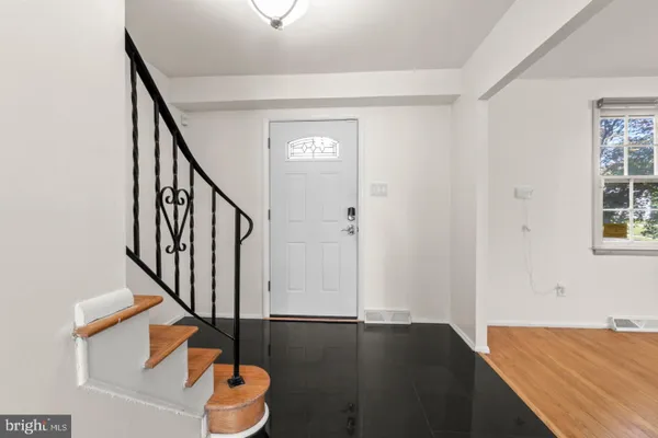 6 STONEBRIDGE RD