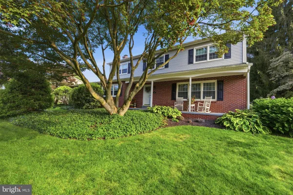 932 DONALD DR