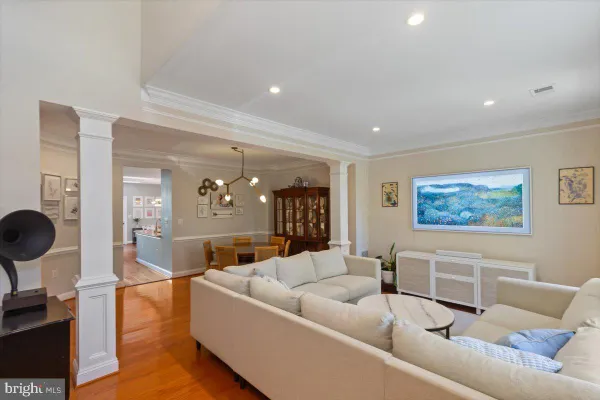 403 HILLWOOD AVE
