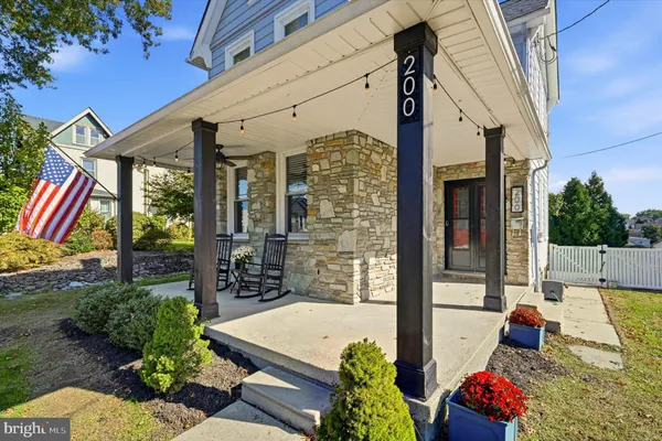 200 N SYLVANIA AVE