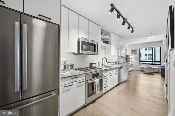 70 N ST N706