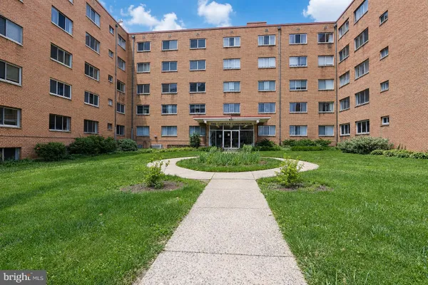 614 SLIGO AVE 211