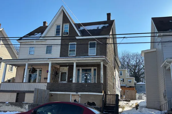 124 E HIGH ST