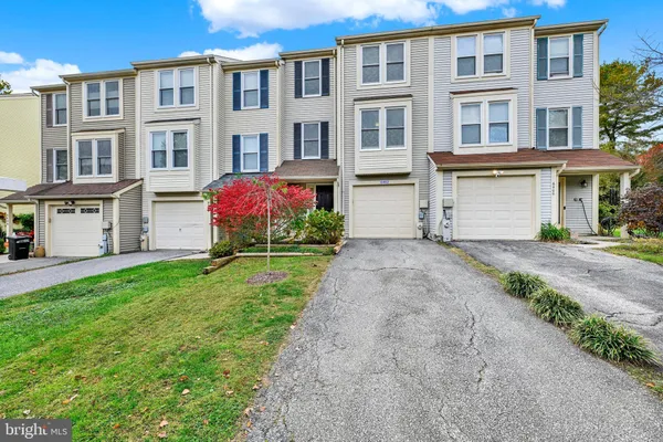 6402 AUTUMN GOLD CT