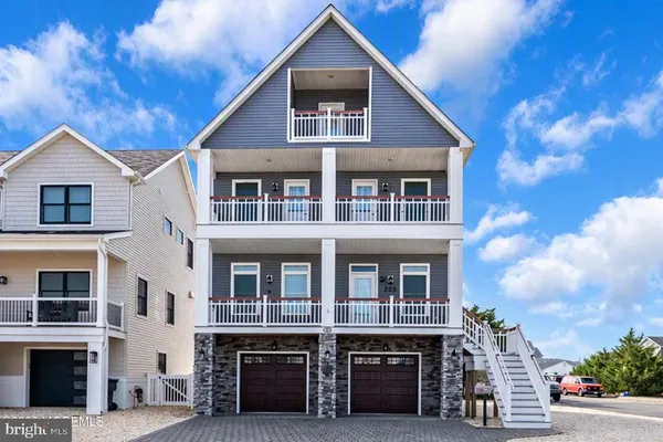 223 7TH AVE