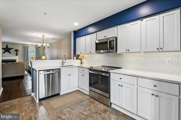 2435 WENTWORTH DR